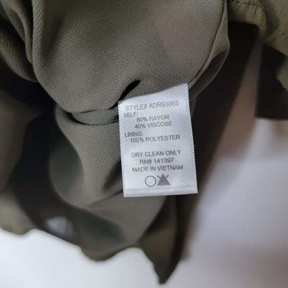 ASTR The Label Size Small Dark Green V-Neck Long‎ Sleeve Midi Dress - Picture 5 of 5